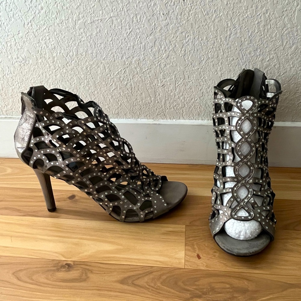 Nine West Silver rhinestone shoes